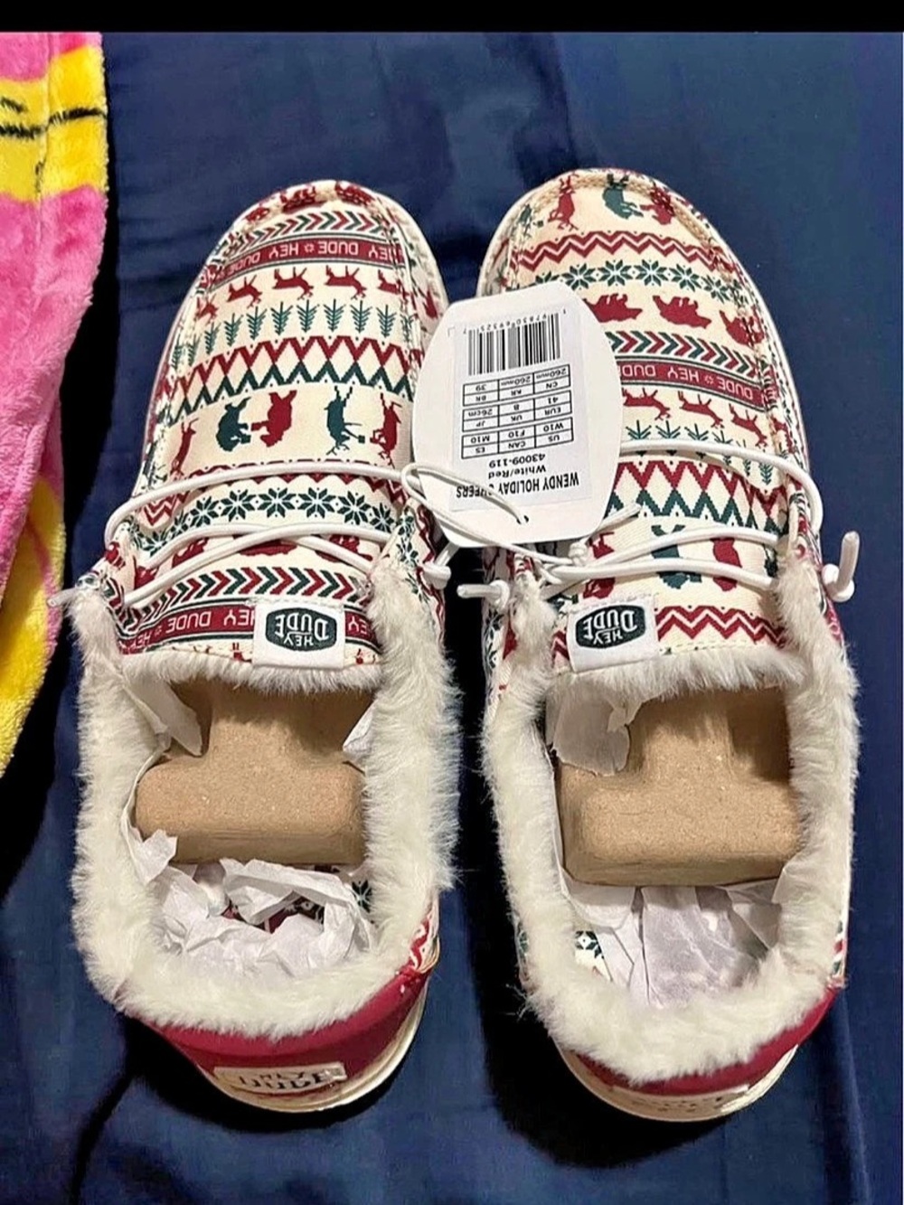hey dude Wendy Holiday Cheers Slippers White & Red US 10